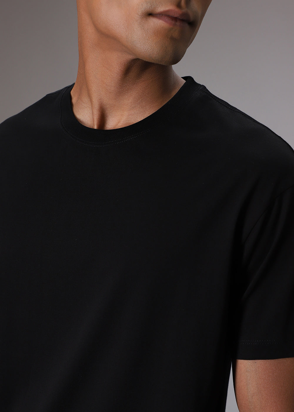 Black Plain Regular Fit T-shirt