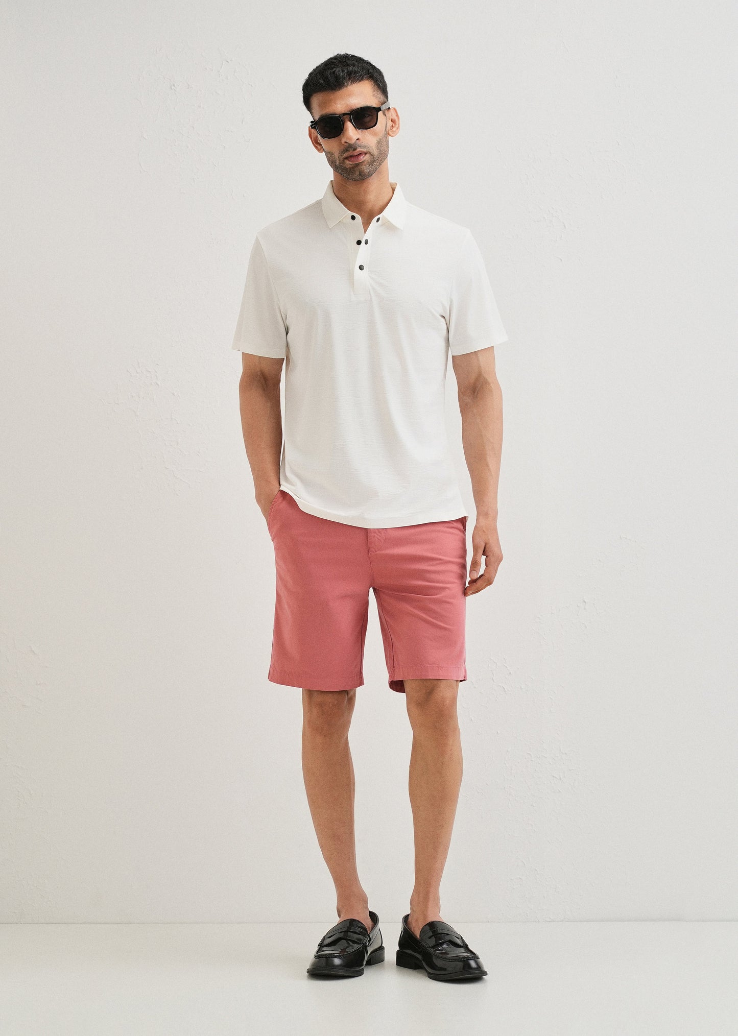 Textured White Plain Stitchless Polo T-shirt